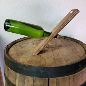 Self balancing wine bottle holder